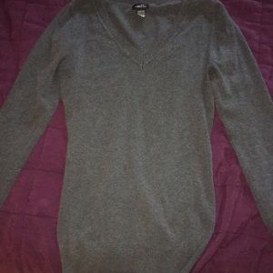 Fitted comfy gray sweater